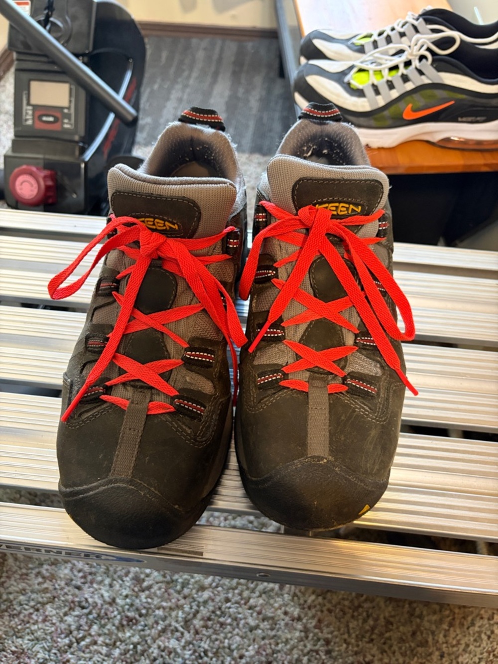 Keen Brown Hiking Shoes with Red Laces safely toe